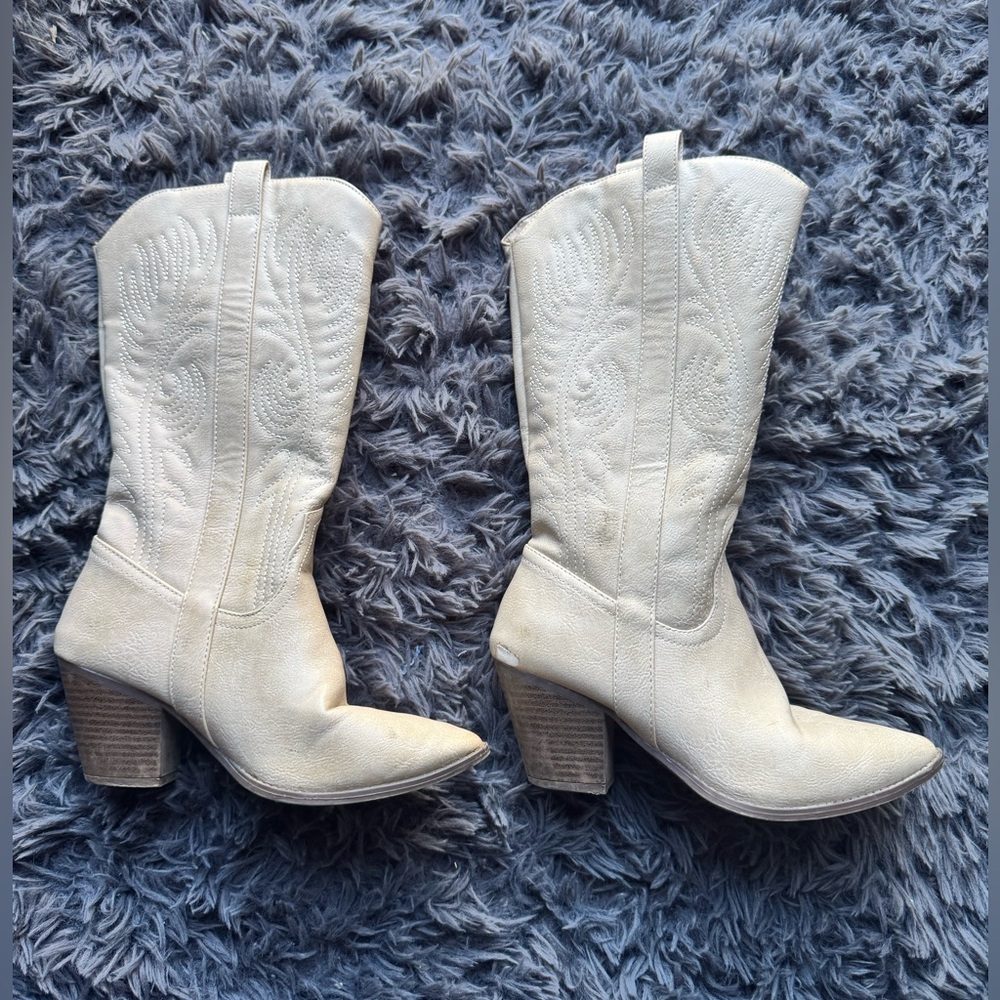 Elegant Cream Western Boots